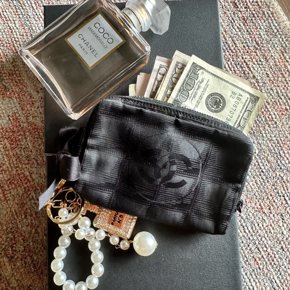 CHANEL Cash, card & key Zip nylon pouch💎Authentic